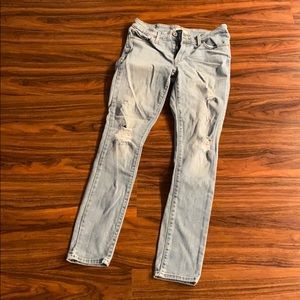 Levi’s 711 Skinny Jeans. Size 28.